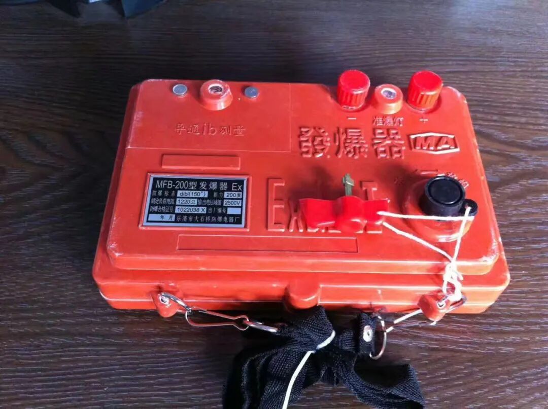 Blast wave measurement instrumentation - overpressure gauges for explosive testing
