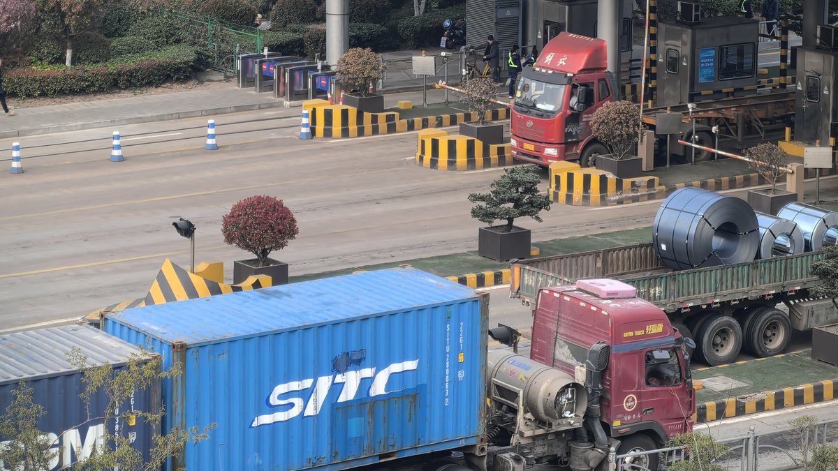 Logistics centre beside Tianjin Port, China — dated FCL rate log for containers from China to France
