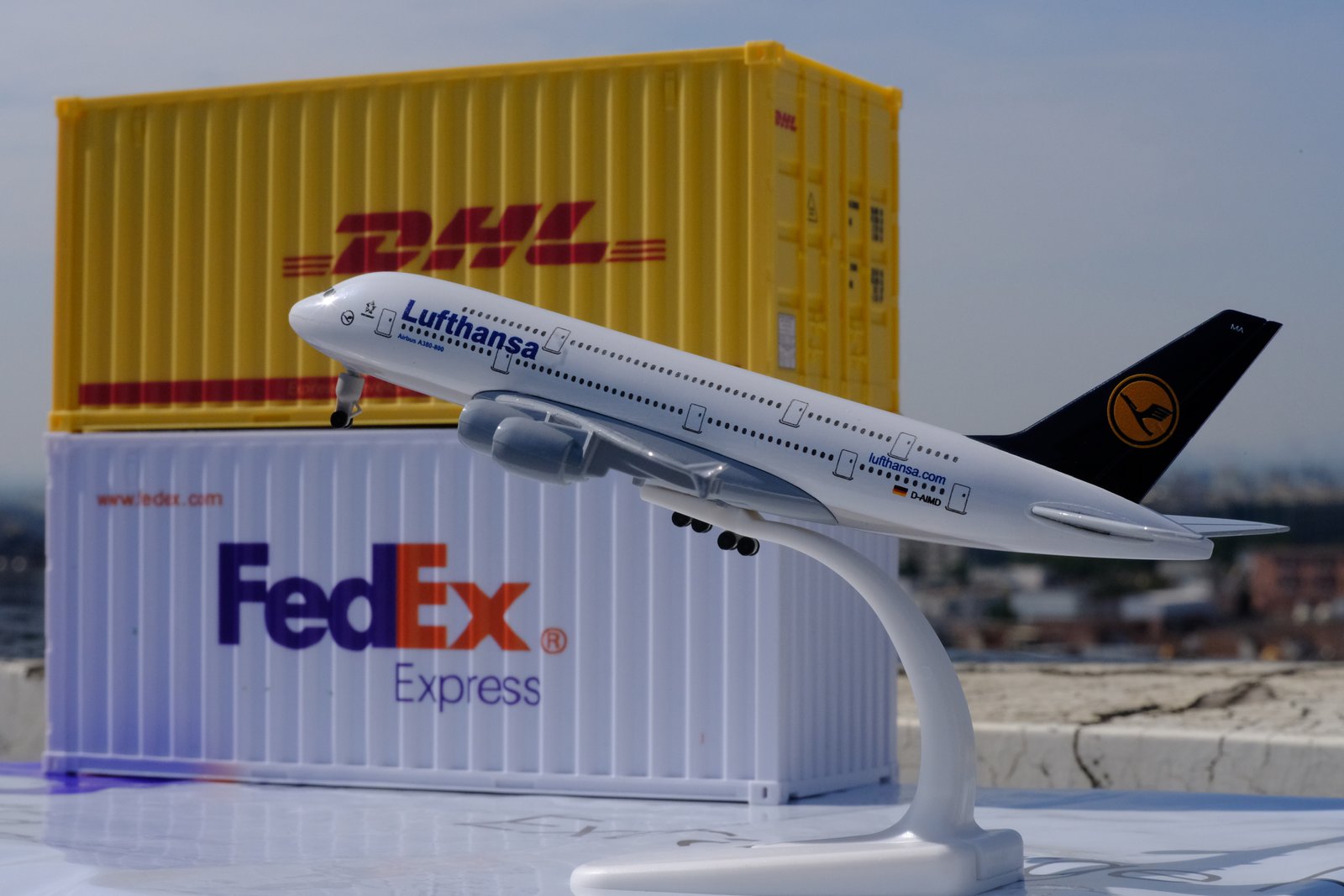 express delivery costs of using four express delivery methods to ship goods from china to belize