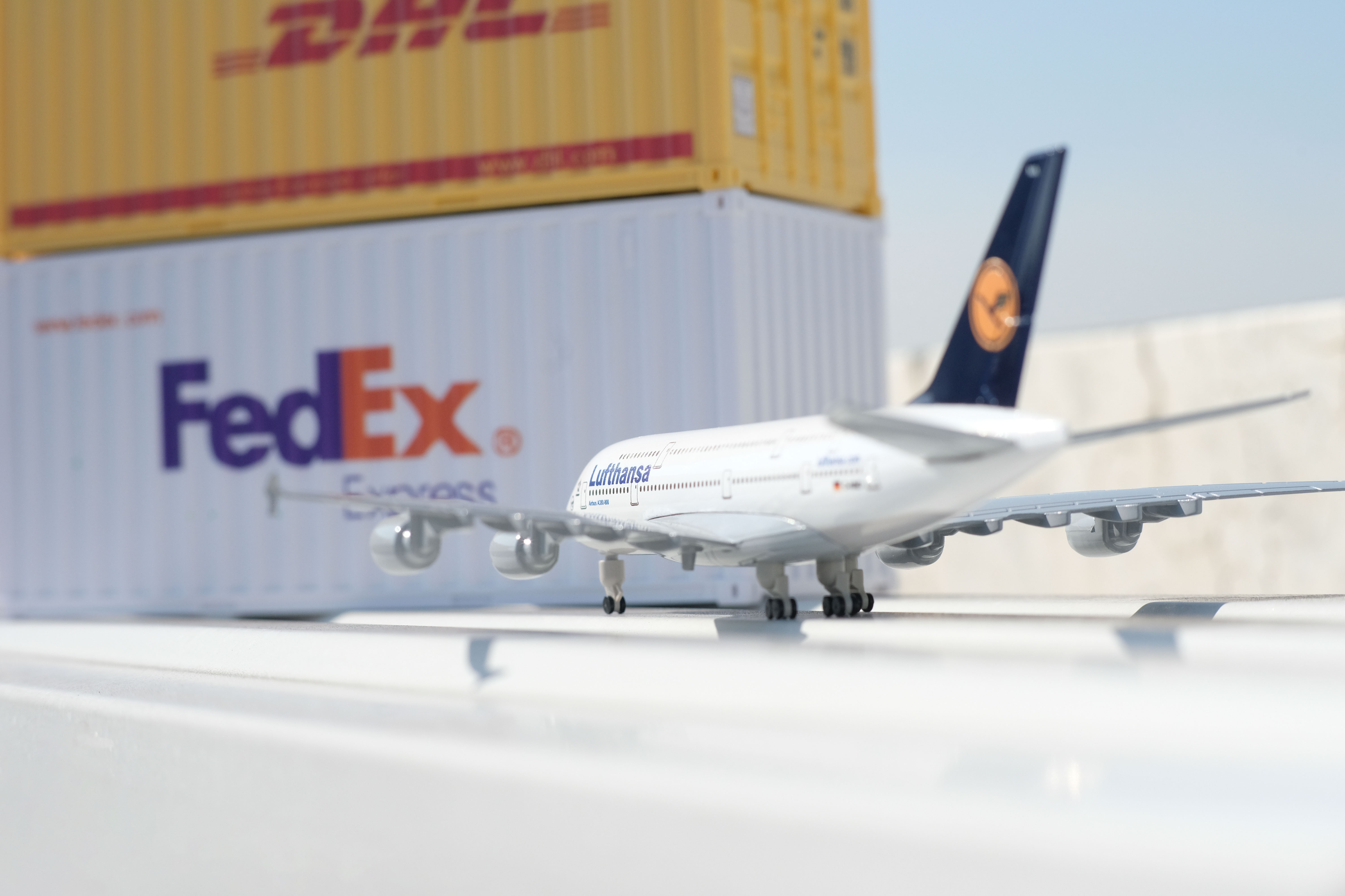 three ways to ship goods from china to the czech republic - express