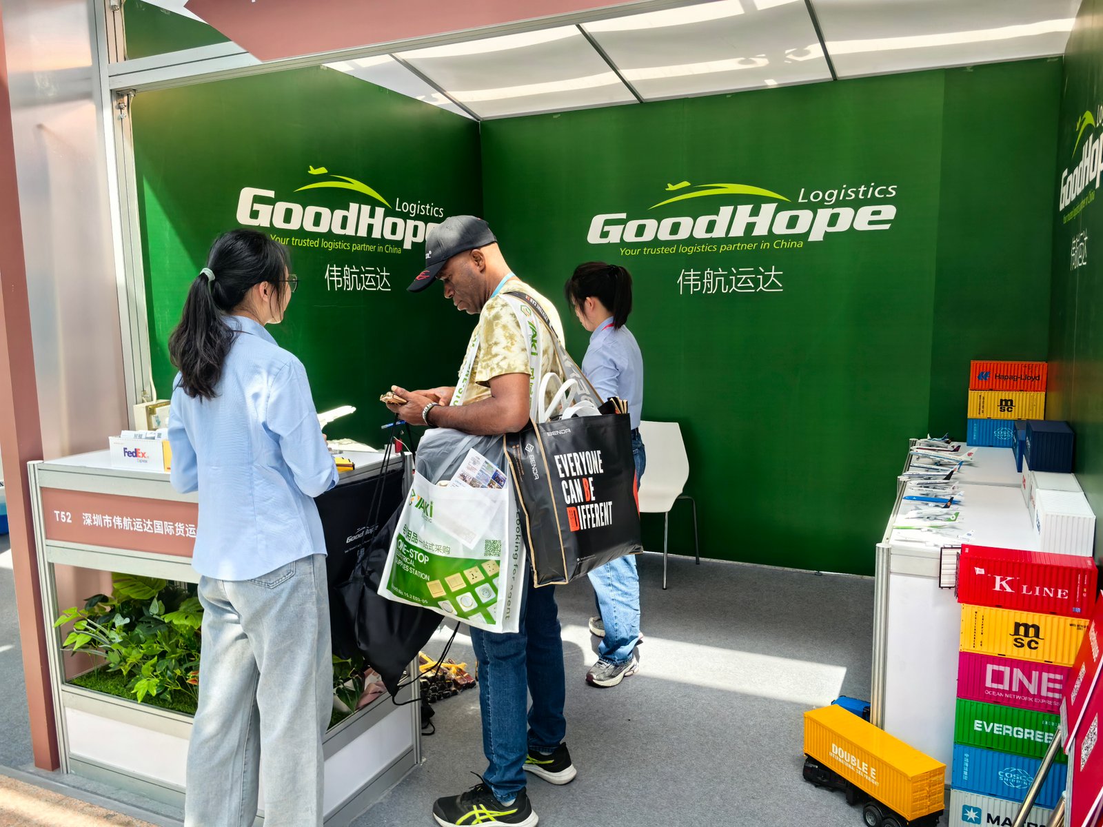 freight forwarder at the Canton Fair Exhibition's Opening Day