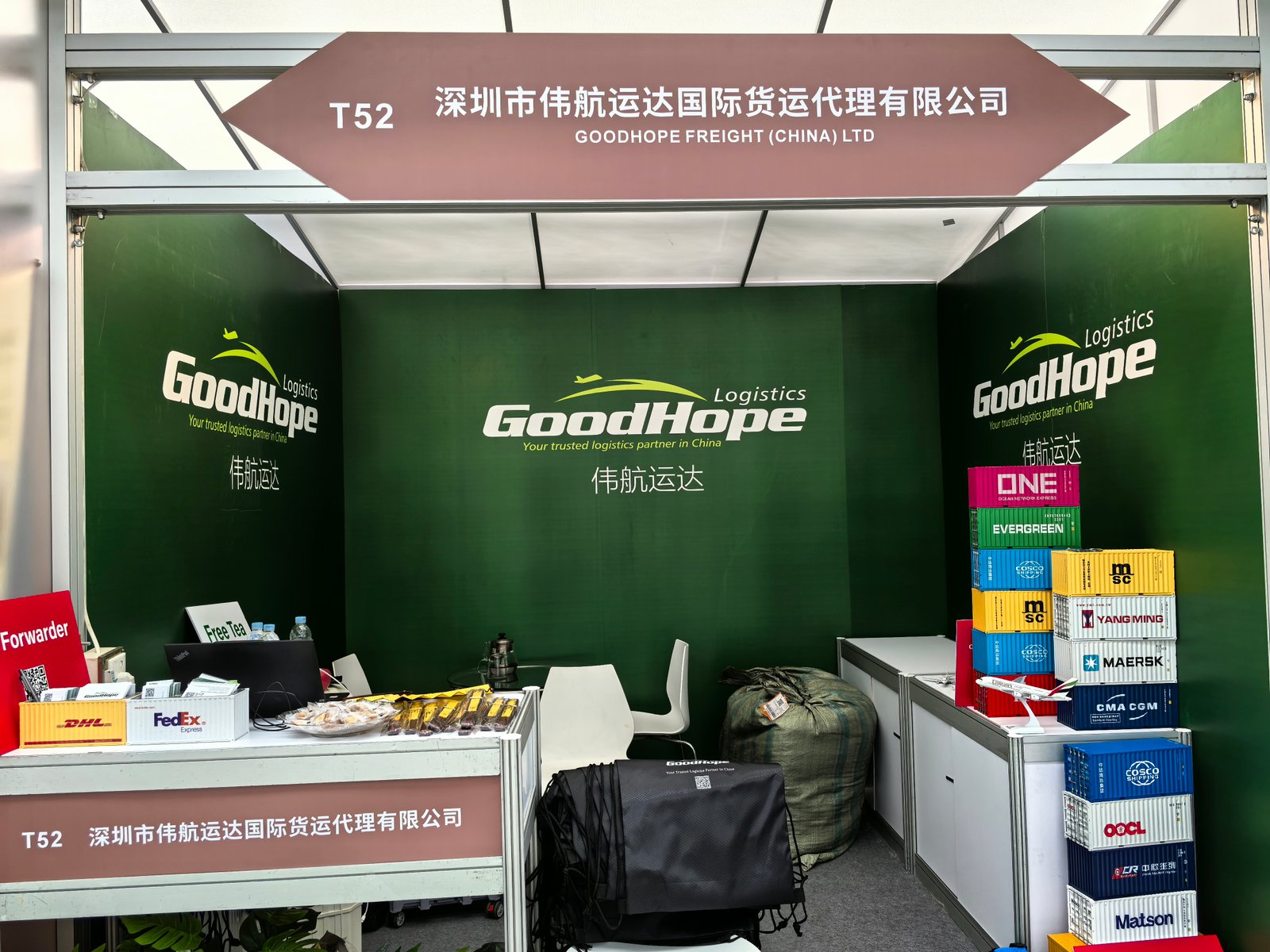 freight forwarder at the Canton Fair Exhibition's Opening Day