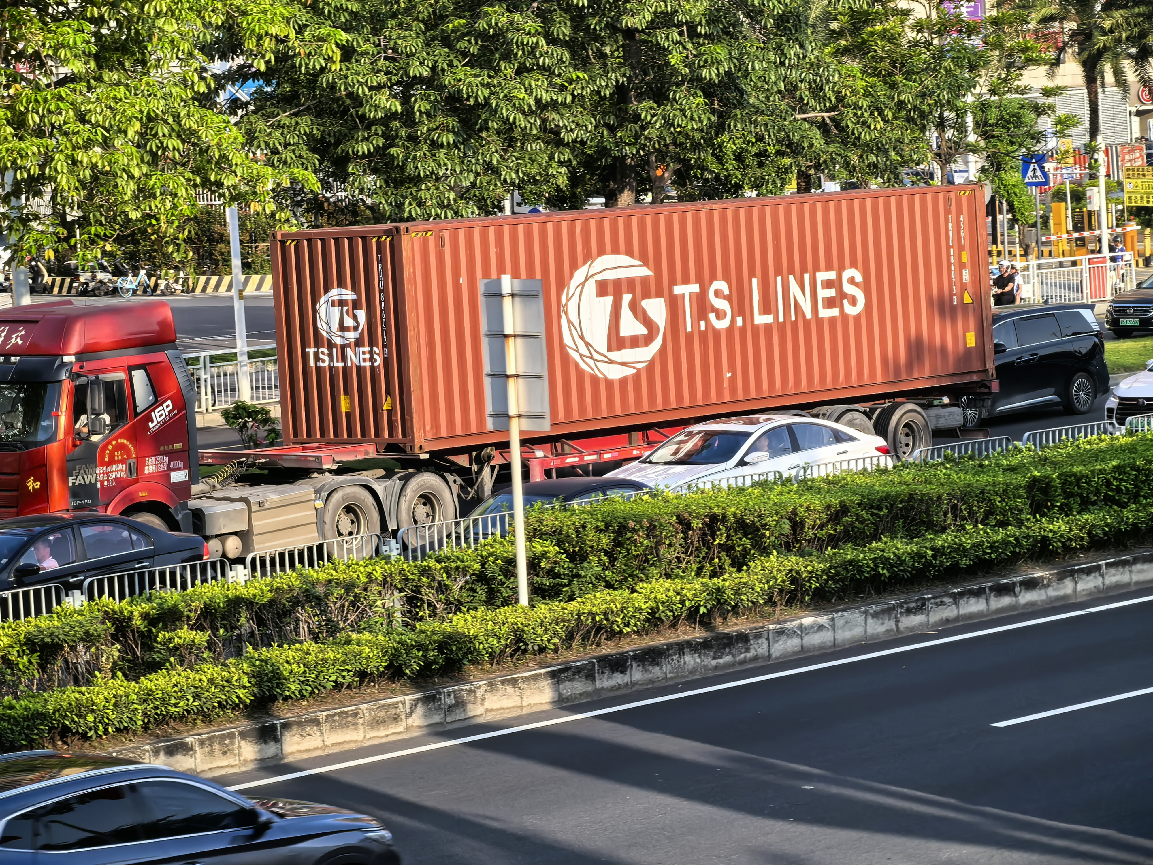DHL international express shipping rates from China to Poland