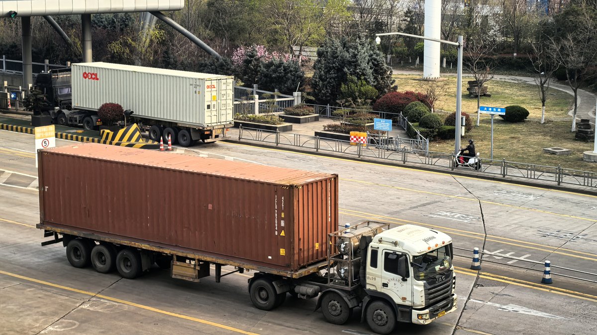 Evergreen truck at Tianjin Port, China — dated FCL rate log for containers from China to Portugal