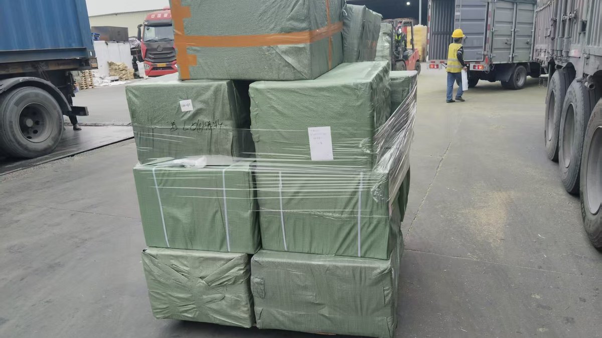 Maersk containers at Tianjin Port, China — dated FCL ocean freight updates from China to the USA