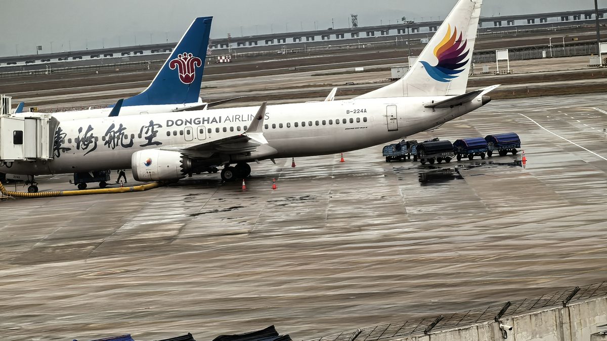 Aircraft on the tarmac at a Chinese airport &mdash; air freight from Guangzhou Baiyun to Los Angeles