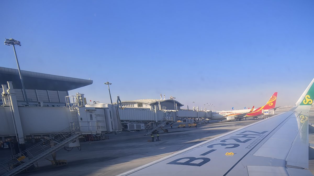 Aircraft and jet bridges on the apron of a Chinese airport &mdash; air freight from Shanghai Pudong to Chicago O'Hare
