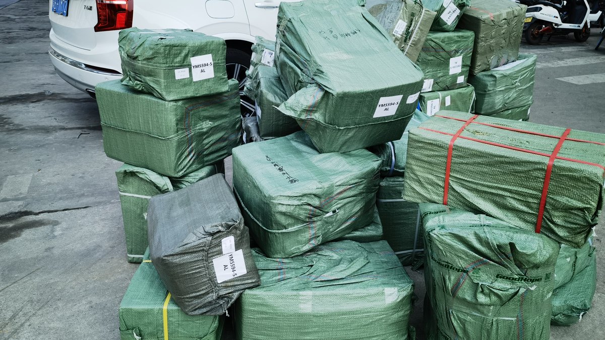 International express parcels consolidated for dispatch from China to the United States