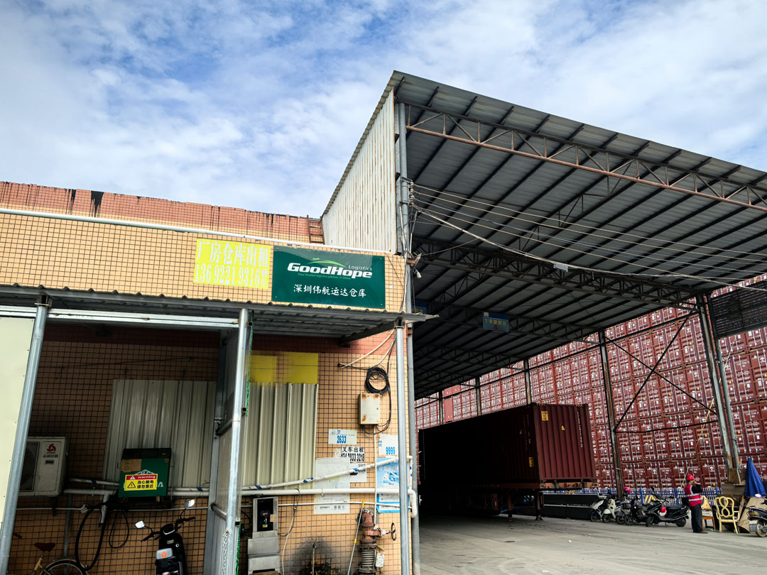 Warehouse in port of Guangzhou 