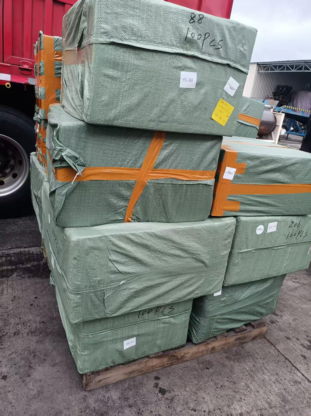 Loading cargo into containers in ningbo warehouse